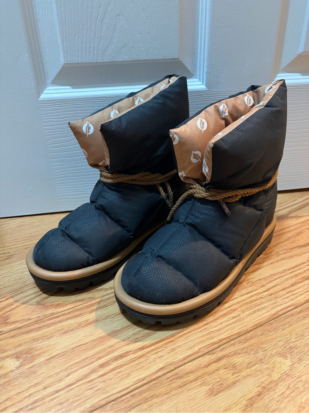 Black flufie winter boots